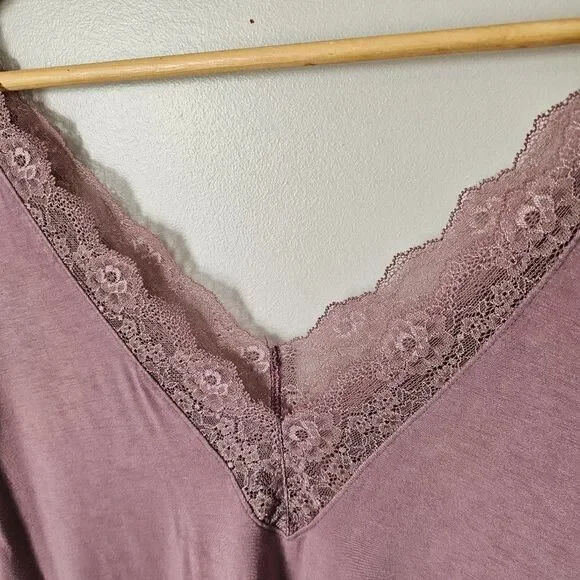 EUC AMERICAN EAGLE SOFT & SEXY DOUBLE V NECK LACED MAUVE TOP SIZE M - Picture 2 of 13